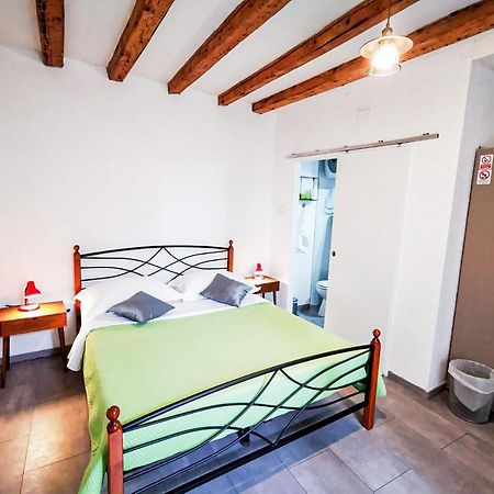 Val Comeza Hotel Komiža Buitenkant foto