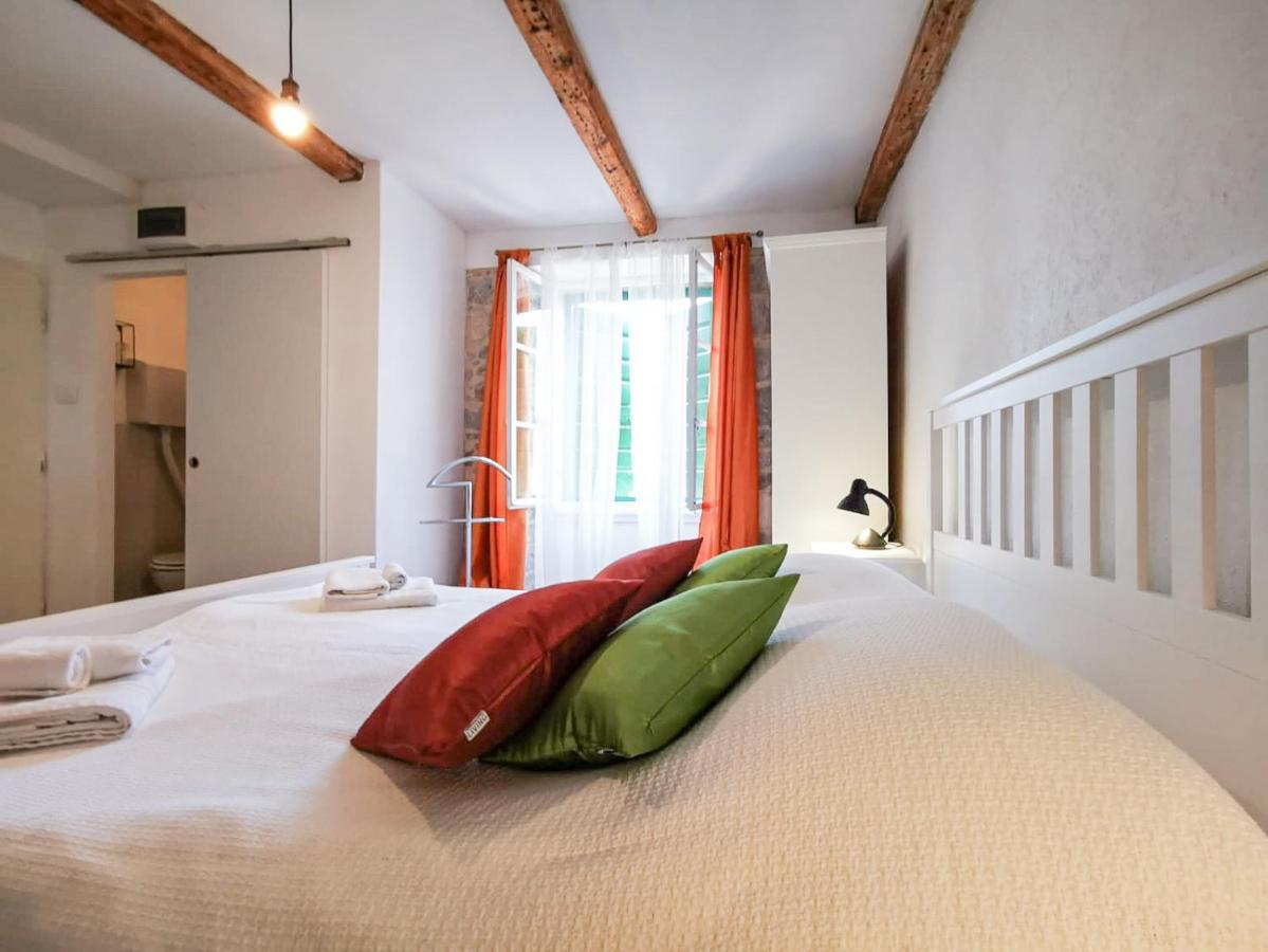 Val Comeza Hotel Komiža Buitenkant foto