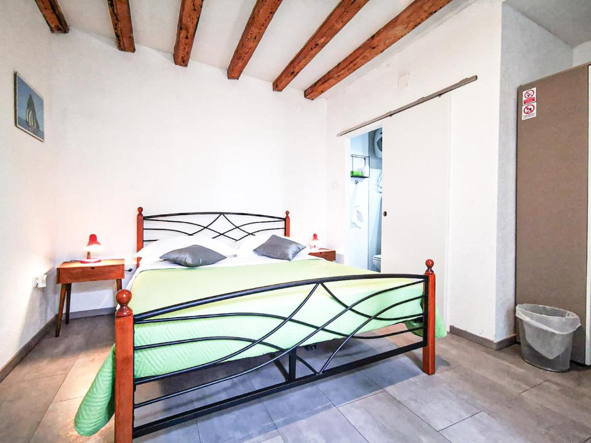 Val Comeza Hotel Komiža Buitenkant foto