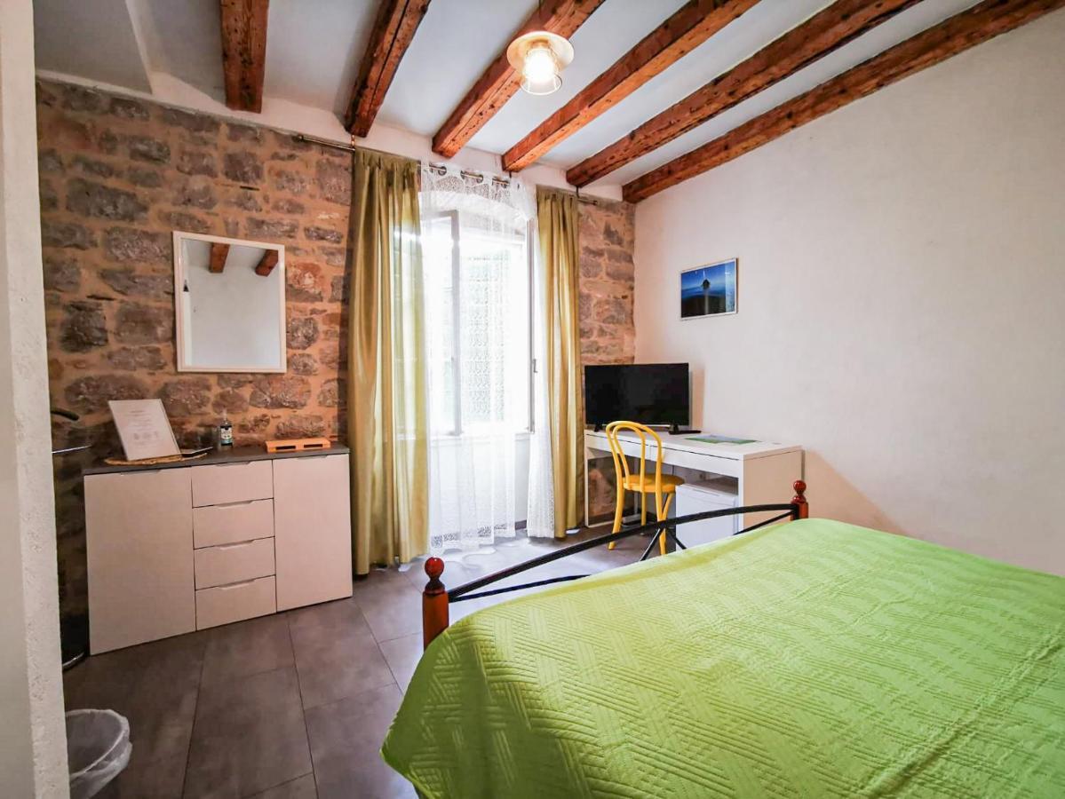 Val Comeza Hotel Komiža Buitenkant foto