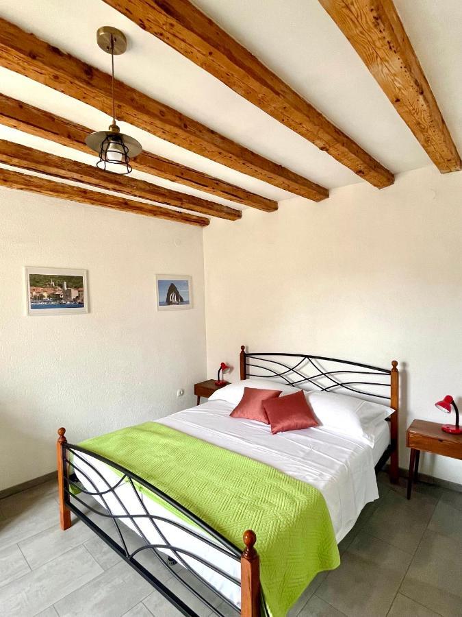 Val Comeza Hotel Komiža Buitenkant foto