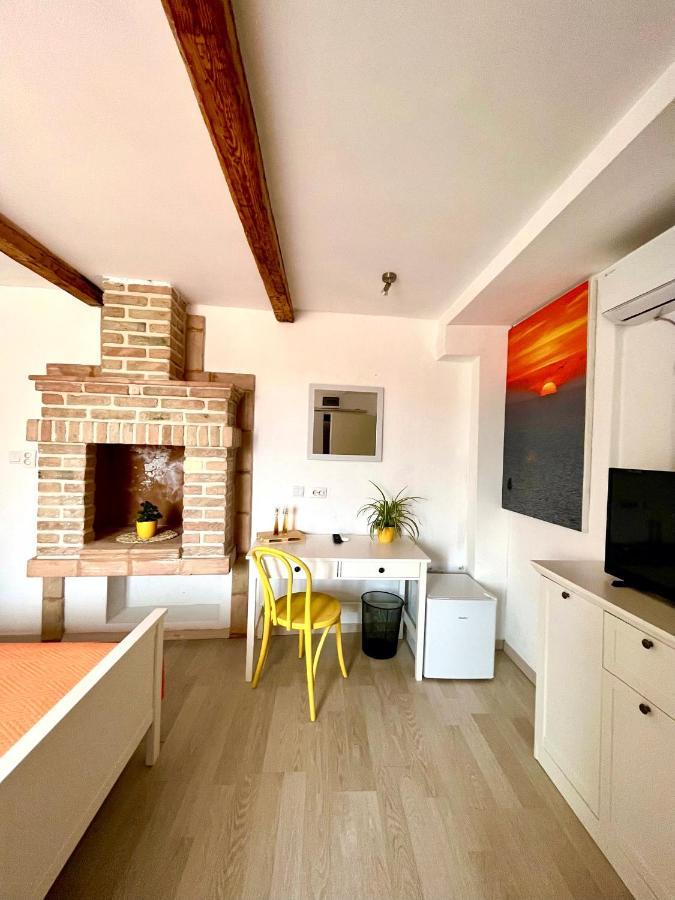 Val Comeza Hotel Komiža Buitenkant foto
