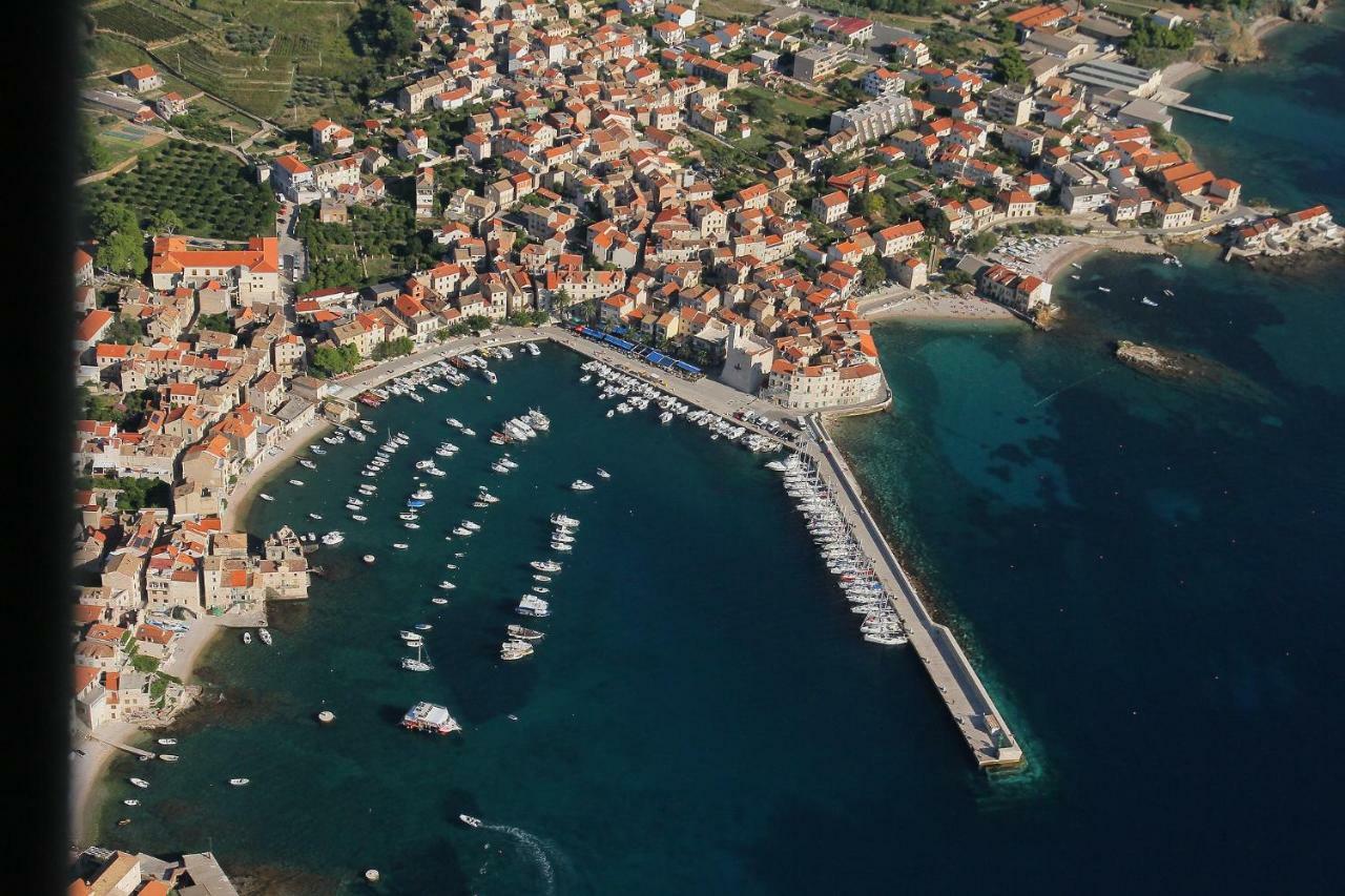 Val Comeza Hotel Komiža Buitenkant foto