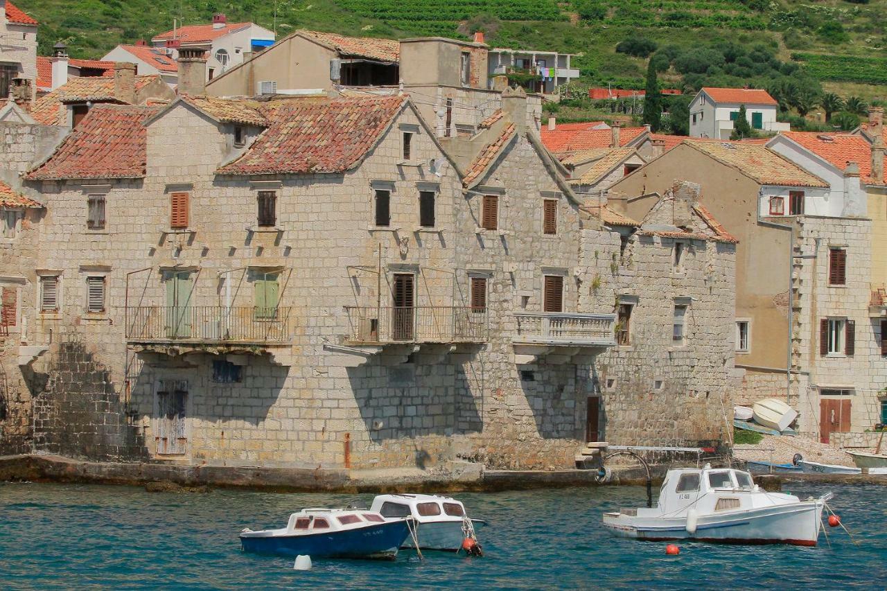 Val Comeza Hotel Komiža Buitenkant foto