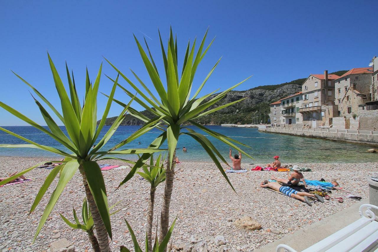 Val Comeza Hotel Komiža Buitenkant foto